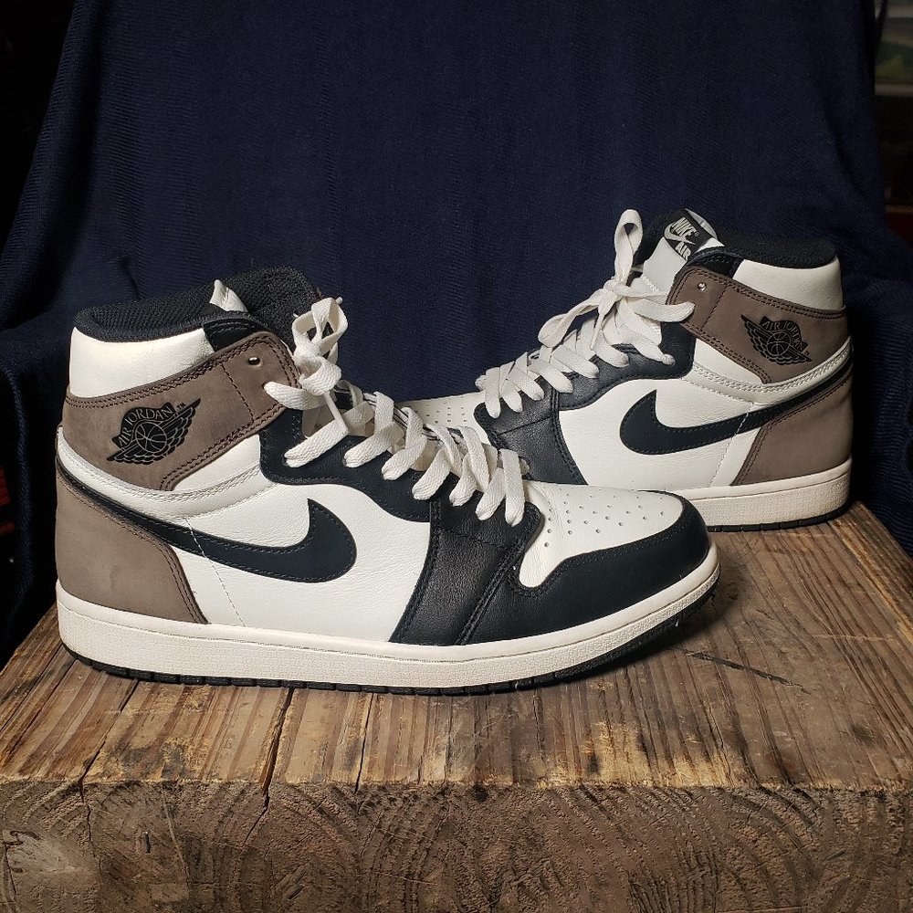 Jordan 1 Retro High Dark Mocha MENS SIZE 11